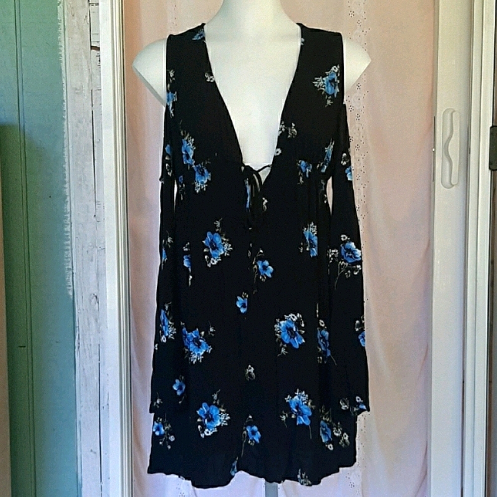 Kendall & Kylie + Dress + Bell sleeves + Sz M.